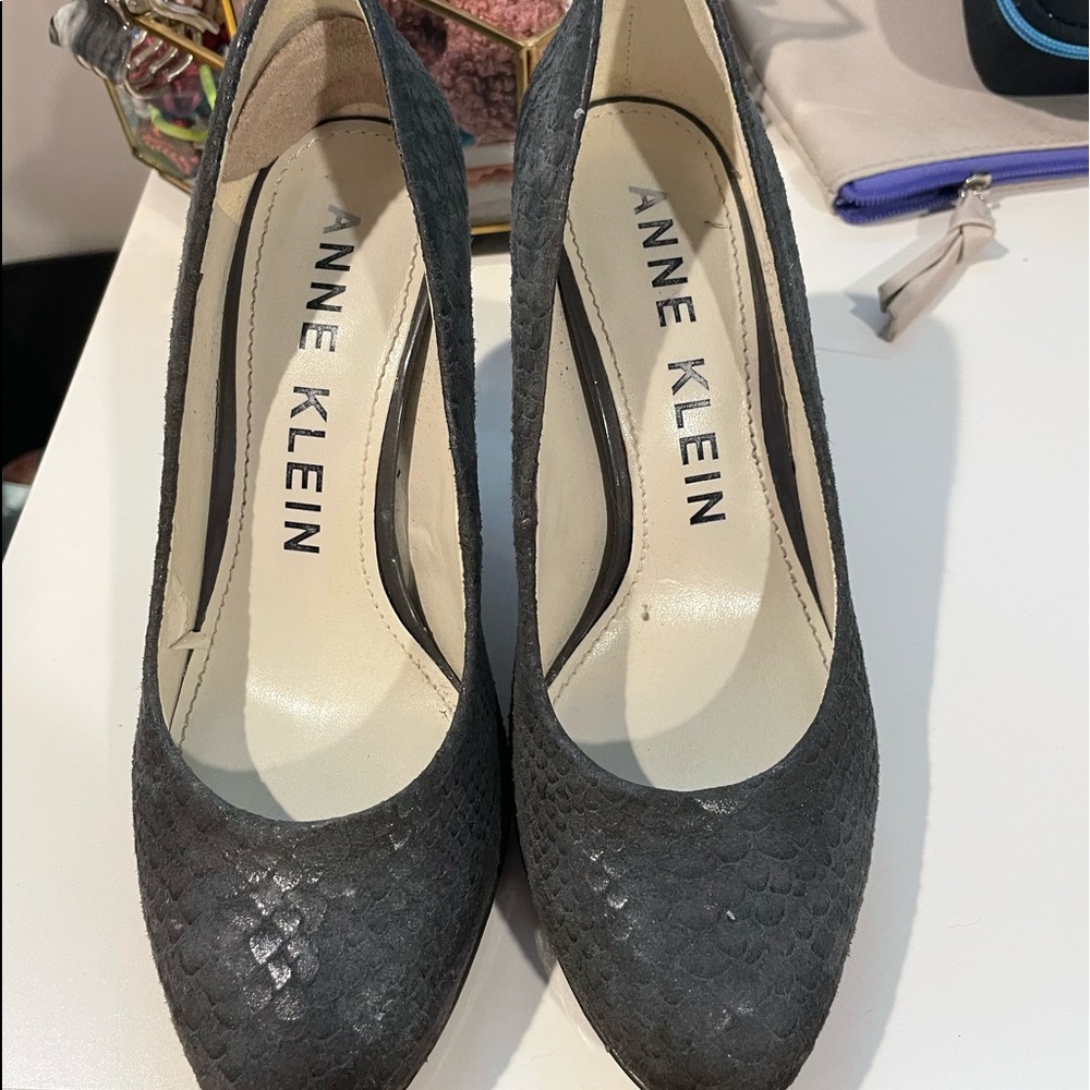 Anne Klein grey heels size 6